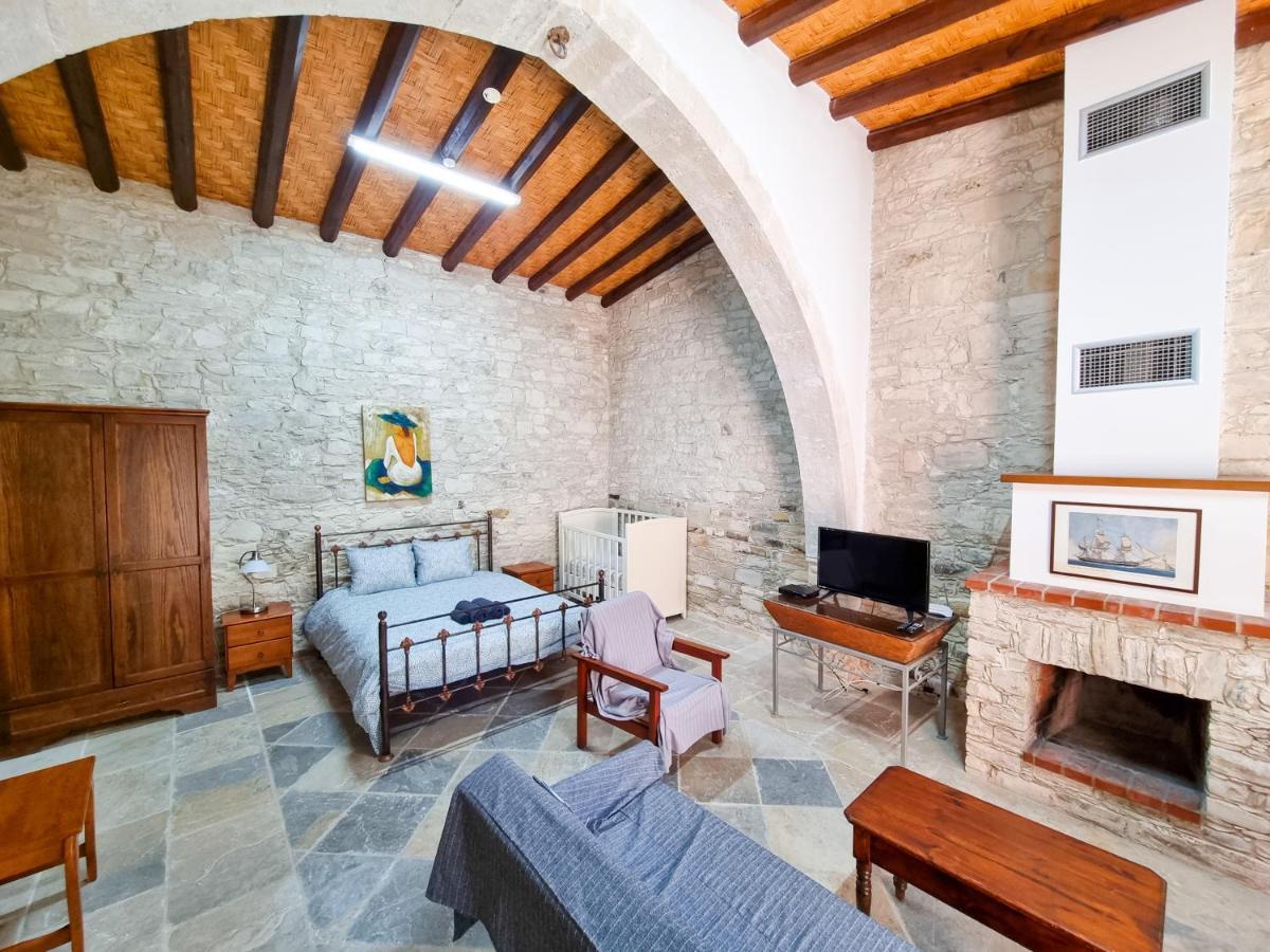 Aphrodite'S Pool Retreat Skarinou Extérieur photo